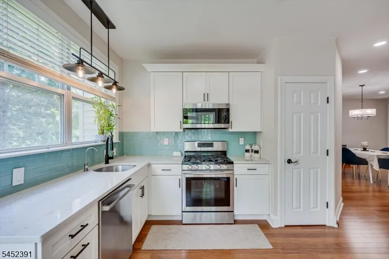 13 Franklin School Way Metuchen, NJ 08840