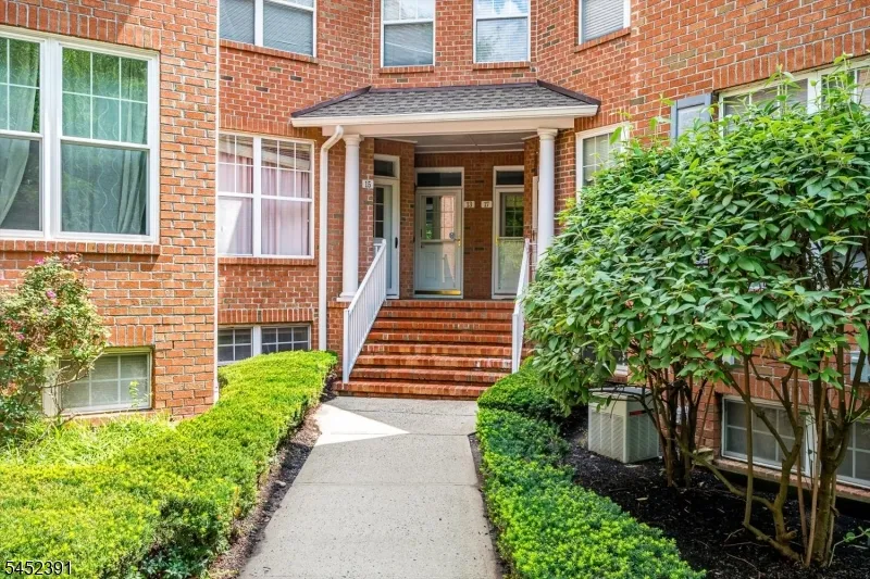 13 Franklin School Way Metuchen, NJ 08840