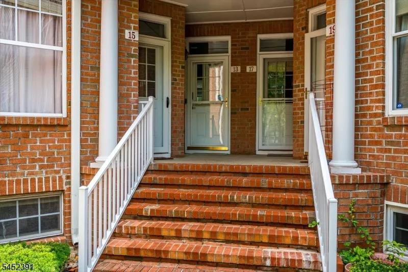 13 Franklin School Way Metuchen, NJ 08840