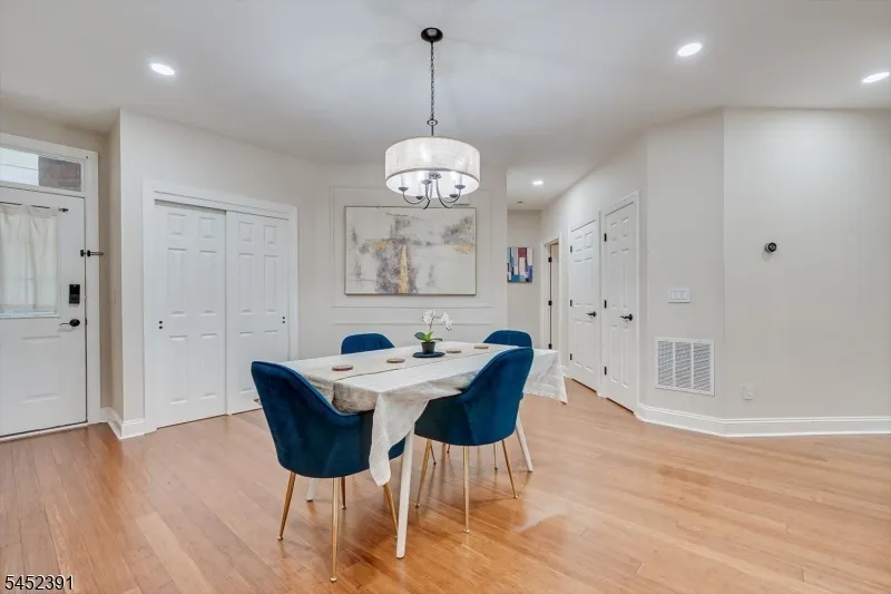 13 Franklin School Way Metuchen, NJ 08840