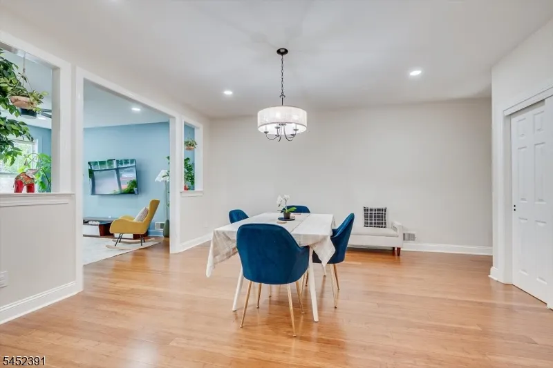 13 Franklin School Way Metuchen, NJ 08840