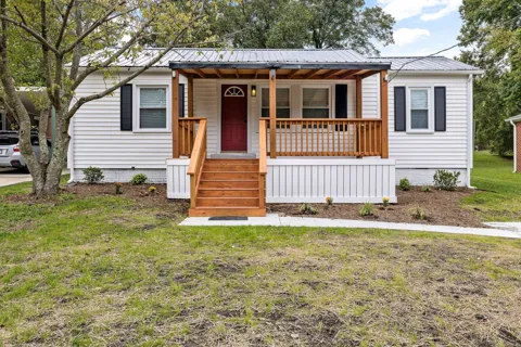 207 Delacroix Street