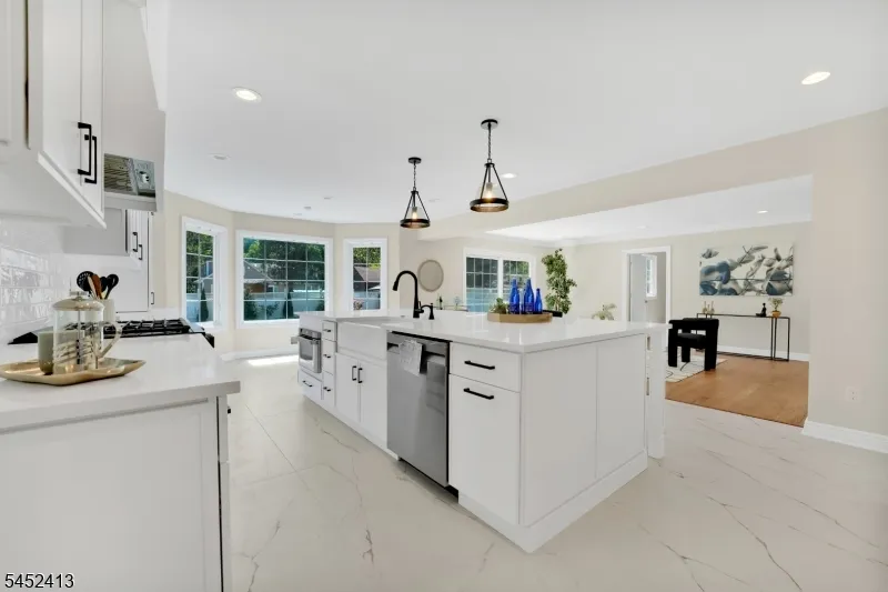 49 Hall Dr Clark, NJ 07066