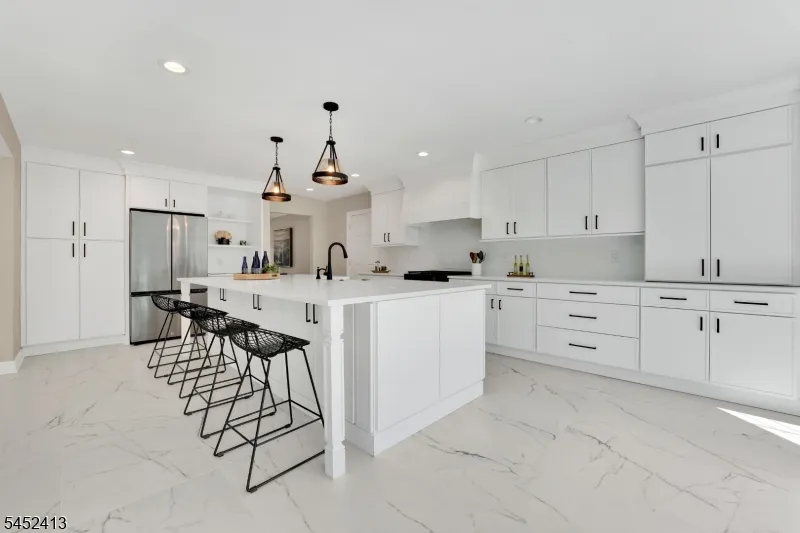49 Hall Dr Clark, NJ 07066
