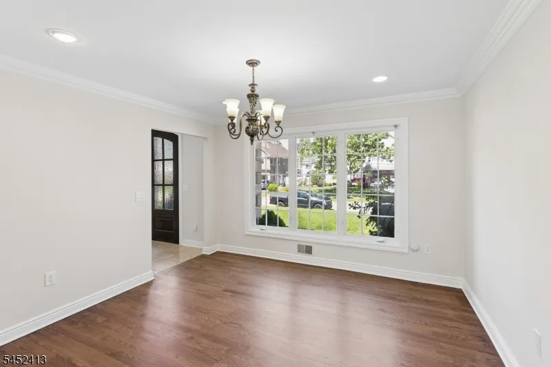 49 Hall Dr Clark, NJ 07066
