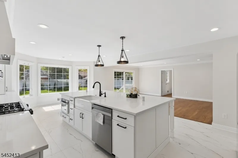 49 Hall Dr Clark, NJ 07066