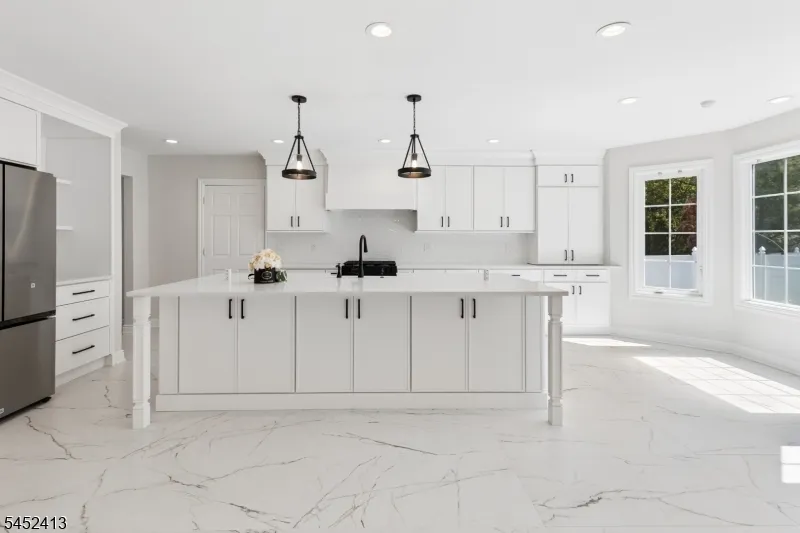 49 Hall Dr Clark, NJ 07066