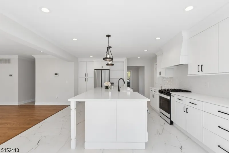 49 Hall Dr Clark, NJ 07066
