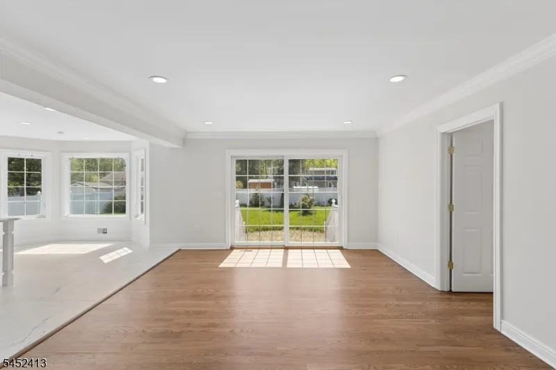 49 Hall Dr Clark, NJ 07066