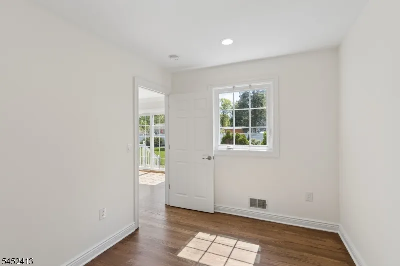 49 Hall Dr Clark, NJ 07066