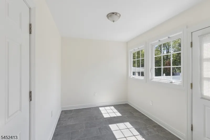 49 Hall Dr Clark, NJ 07066