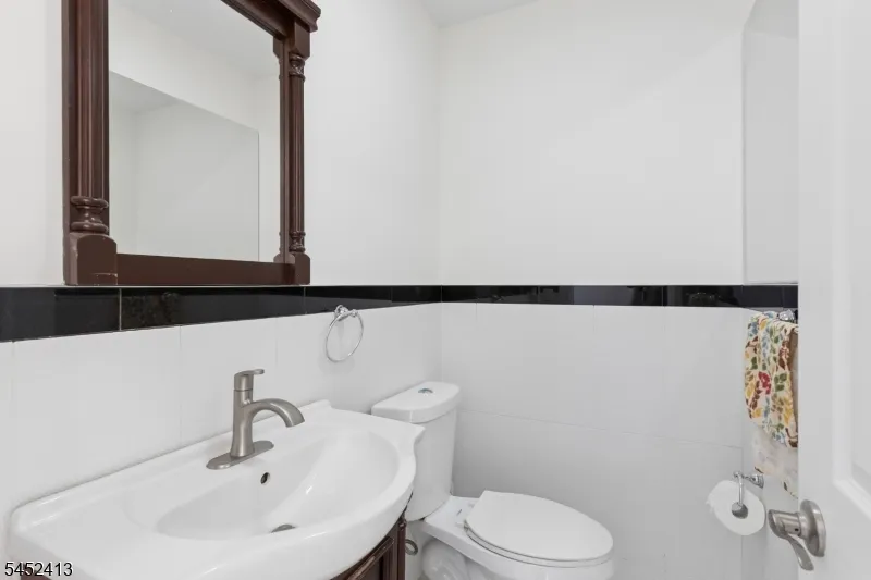 49 Hall Dr Clark, NJ 07066