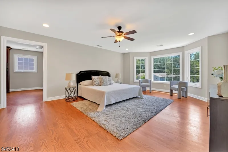 49 Hall Dr Clark, NJ 07066