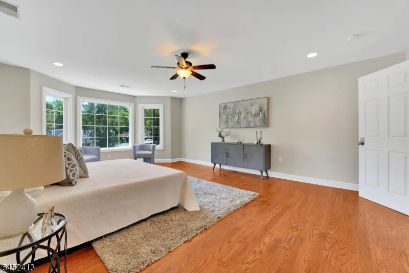 49 Hall Dr Clark, NJ 07066