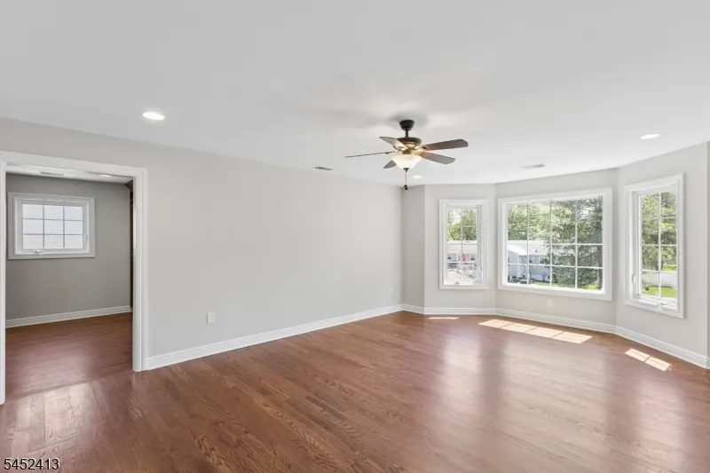 49 Hall Dr Clark, NJ 07066