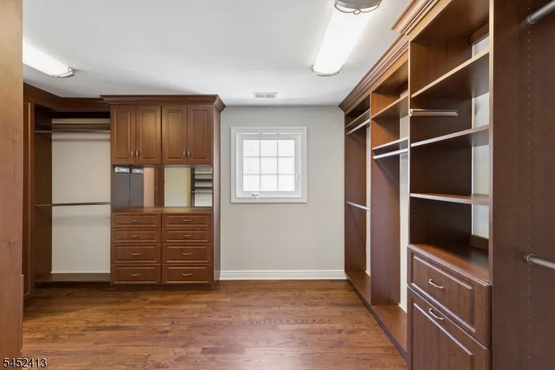 49 Hall Dr Clark, NJ 07066