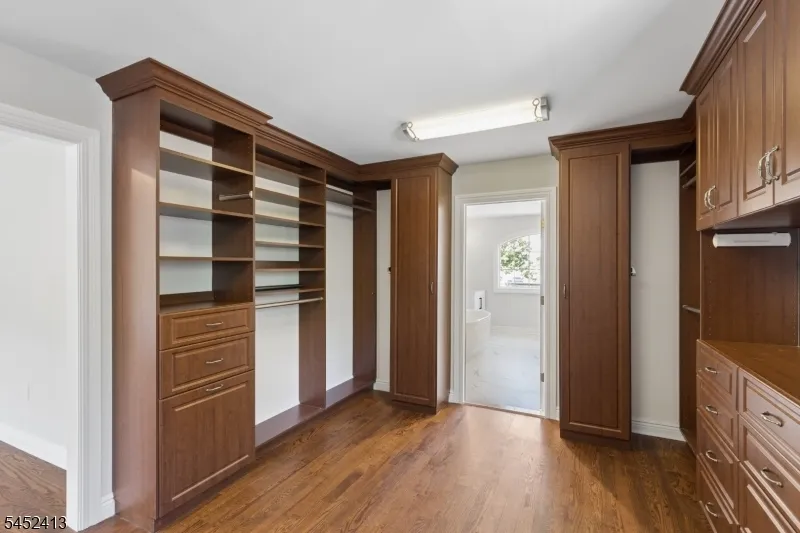 49 Hall Dr Clark, NJ 07066