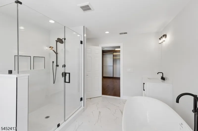 49 Hall Dr Clark, NJ 07066
