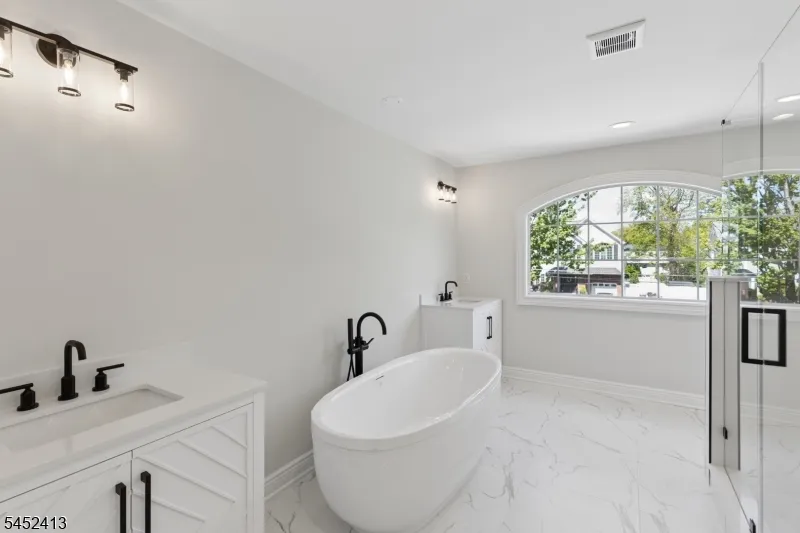 49 Hall Dr Clark, NJ 07066