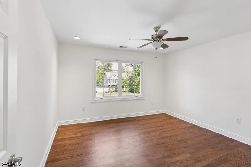 49 Hall Dr Clark, NJ 07066