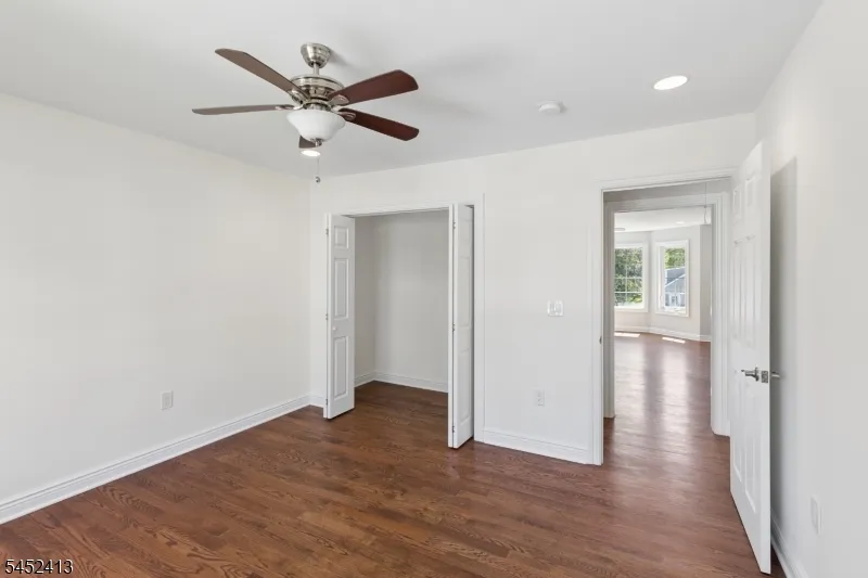 49 Hall Dr Clark, NJ 07066