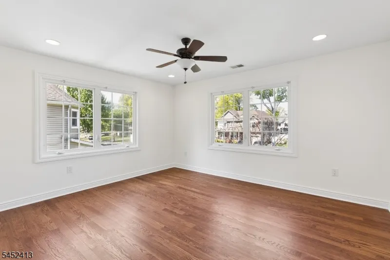 49 Hall Dr Clark, NJ 07066
