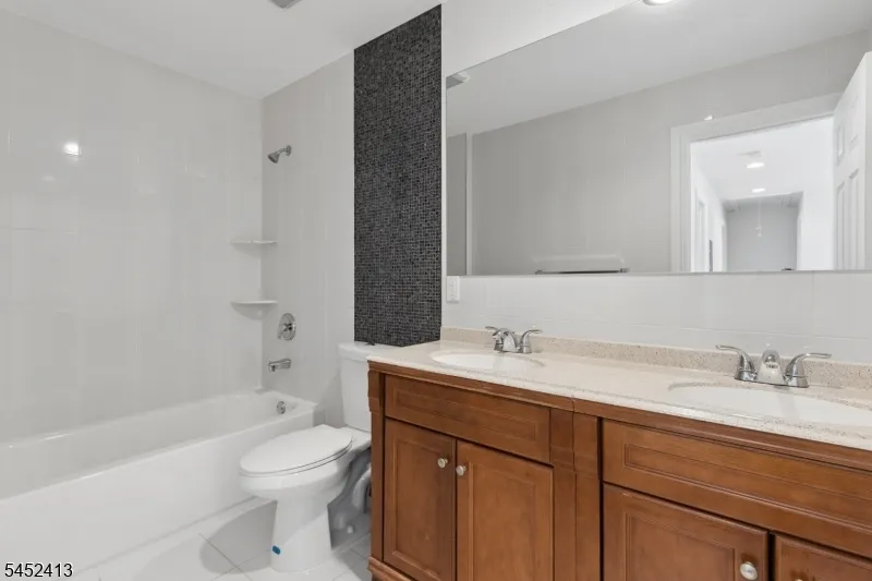 49 Hall Dr Clark, NJ 07066