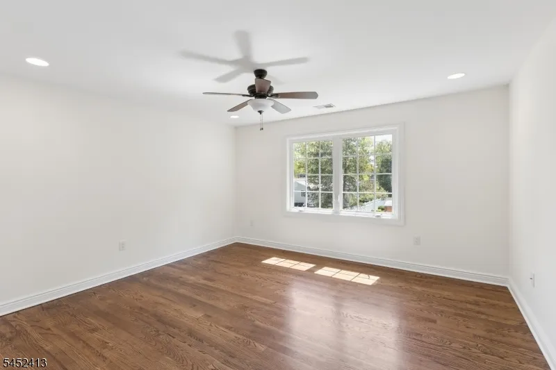 49 Hall Dr Clark, NJ 07066