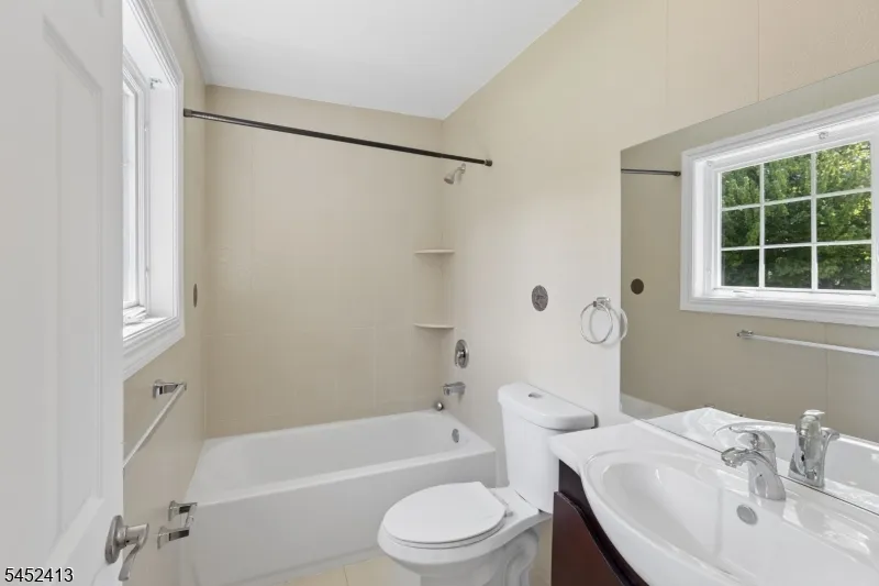 49 Hall Dr Clark, NJ 07066