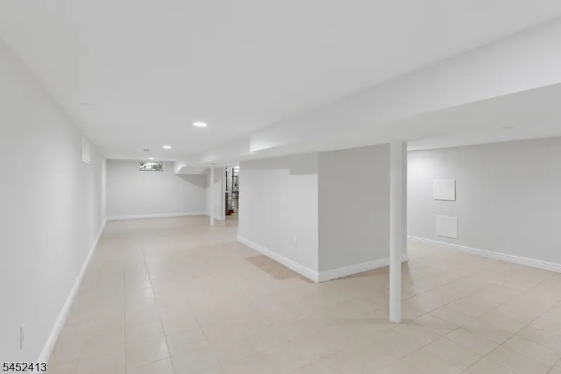 49 Hall Dr Clark, NJ 07066