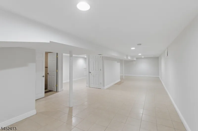 49 Hall Dr Clark, NJ 07066