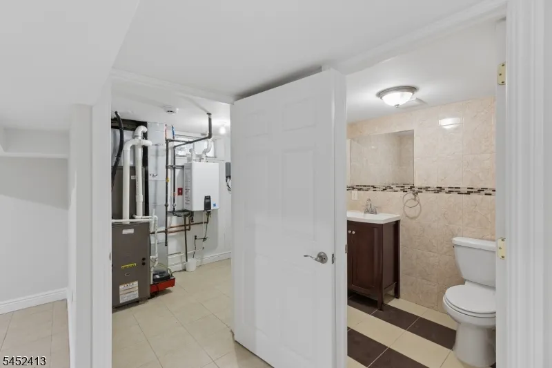 49 Hall Dr Clark, NJ 07066