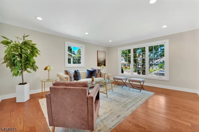 49 Hall Dr Clark, NJ 07066