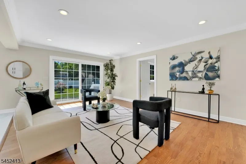 49 Hall Dr Clark, NJ 07066