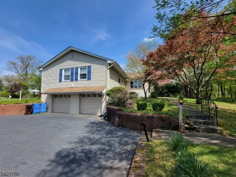 484 Stony Brook Dr Bridgewater, NJ 08807