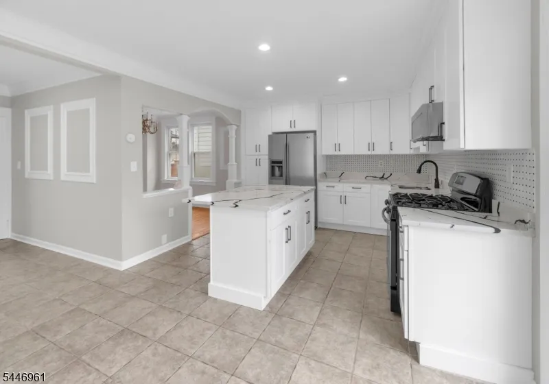 521 E Blancke St Linden City, NJ 07036