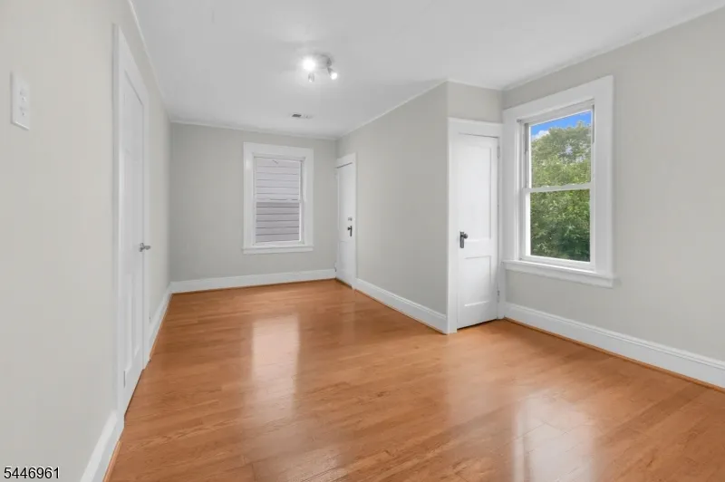 521 E Blancke St Linden City, NJ 07036