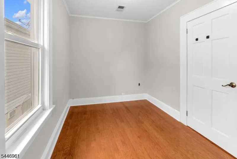 521 E Blancke St Linden City, NJ 07036
