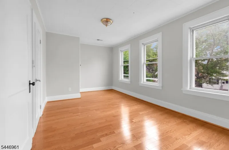 521 E Blancke St Linden City, NJ 07036