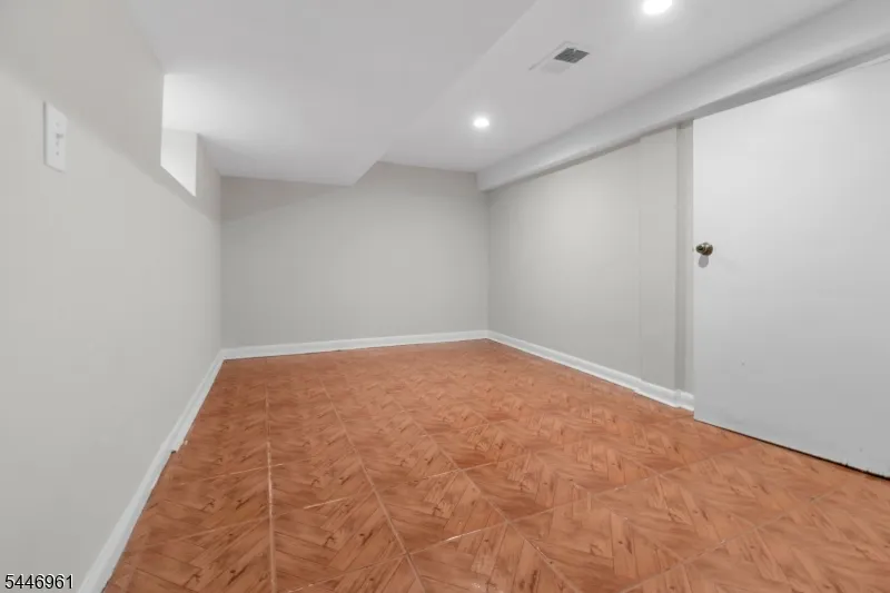 521 E Blancke St Linden City, NJ 07036
