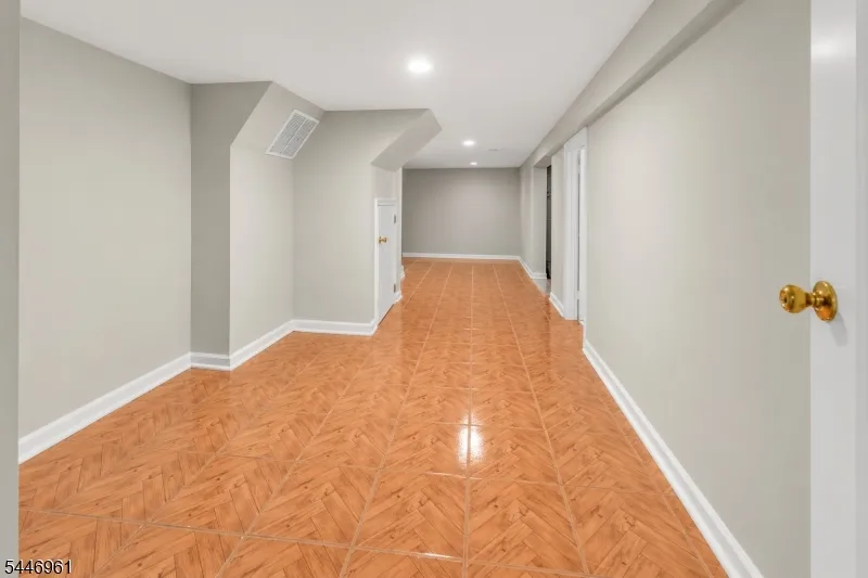 521 E Blancke St Linden City, NJ 07036