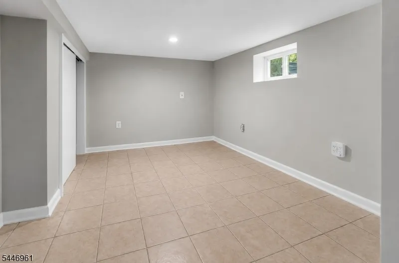 521 E Blancke St Linden City, NJ 07036