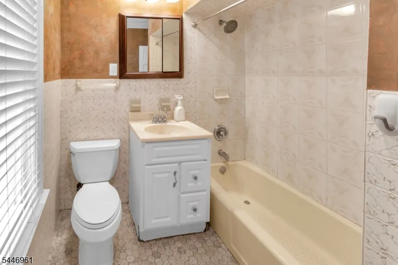 521 E Blancke St Linden City, NJ 07036