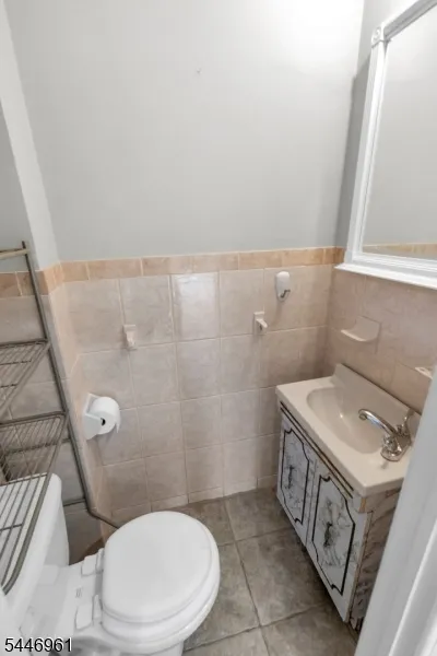 521 E Blancke St Linden City, NJ 07036