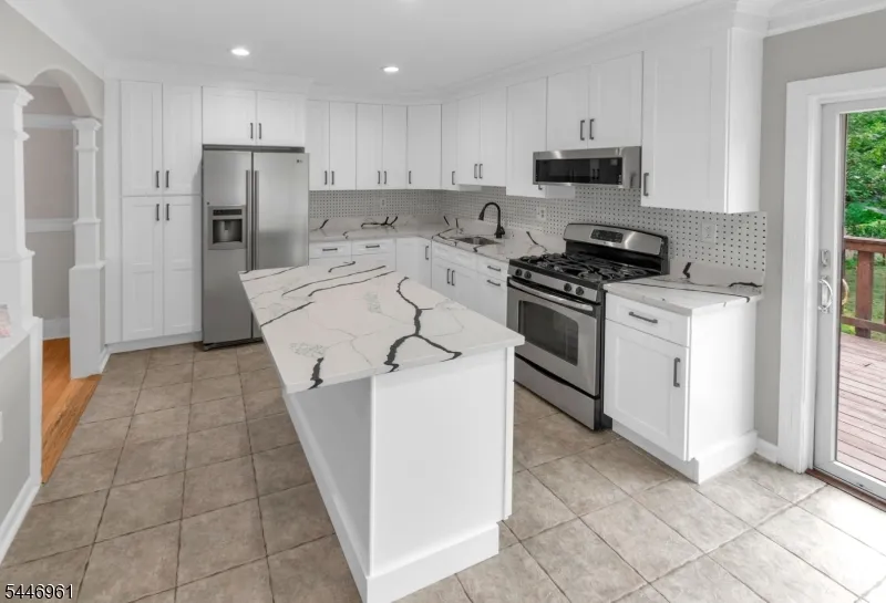 521 E Blancke St Linden City, NJ 07036