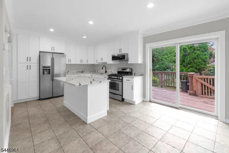 521 E Blancke St Linden City, NJ 07036