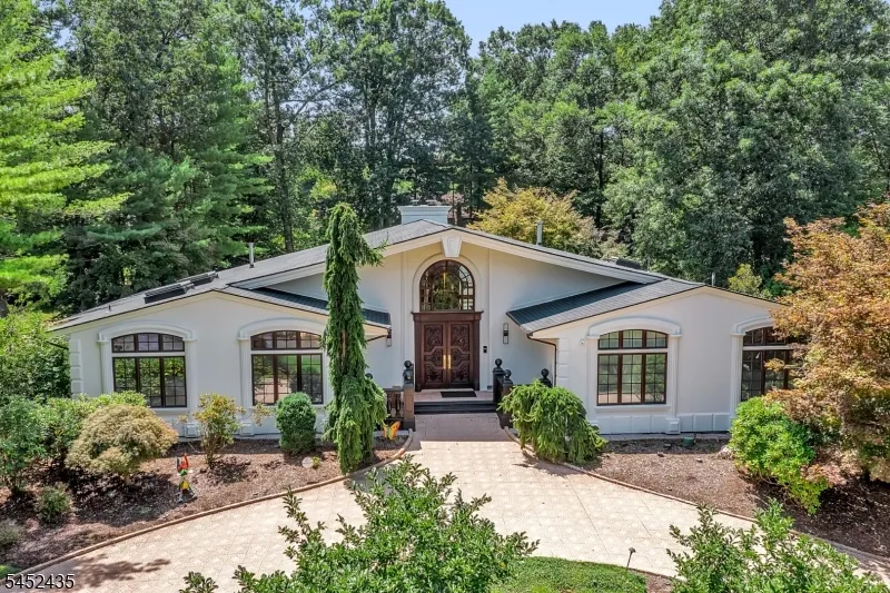 8 Driftwood Drive Livingston, NJ 07039