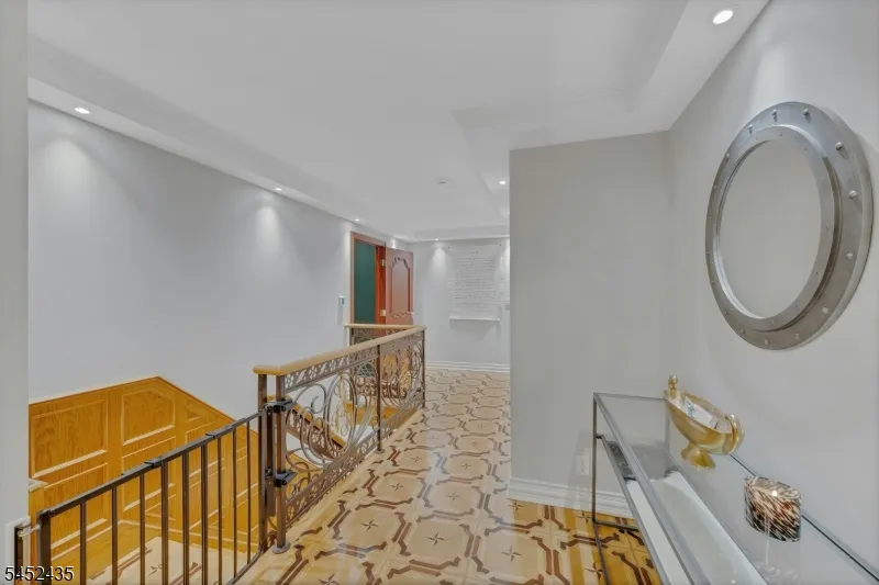 8 Driftwood Drive Livingston, NJ 07039