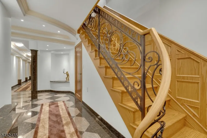 8 Driftwood Drive Livingston, NJ 07039