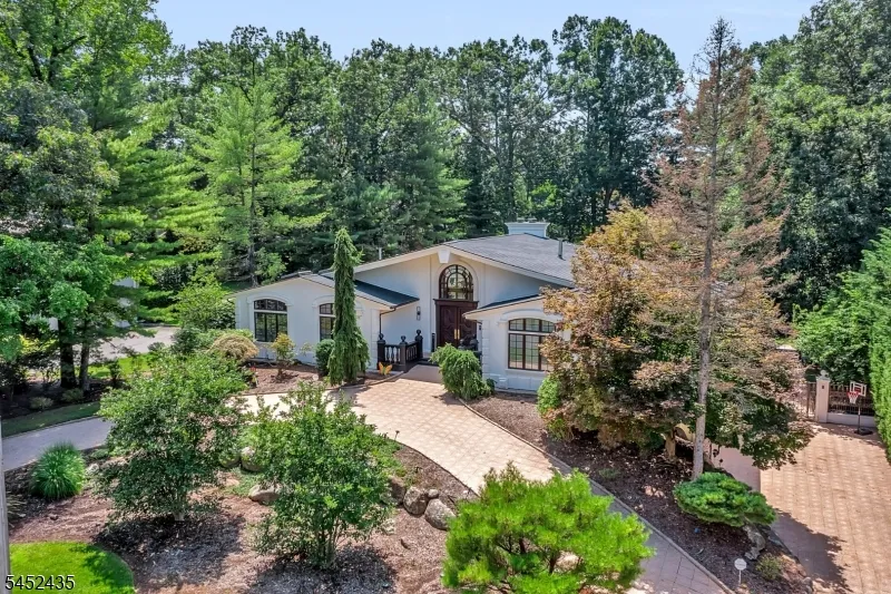 8 Driftwood Drive Livingston, NJ 07039